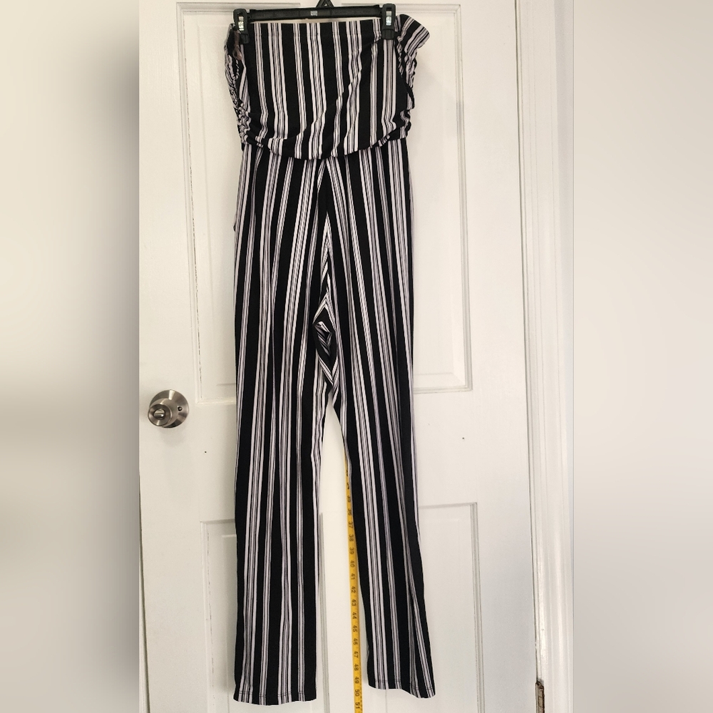 Elegant Black and White Striped Wide-Leg Pants